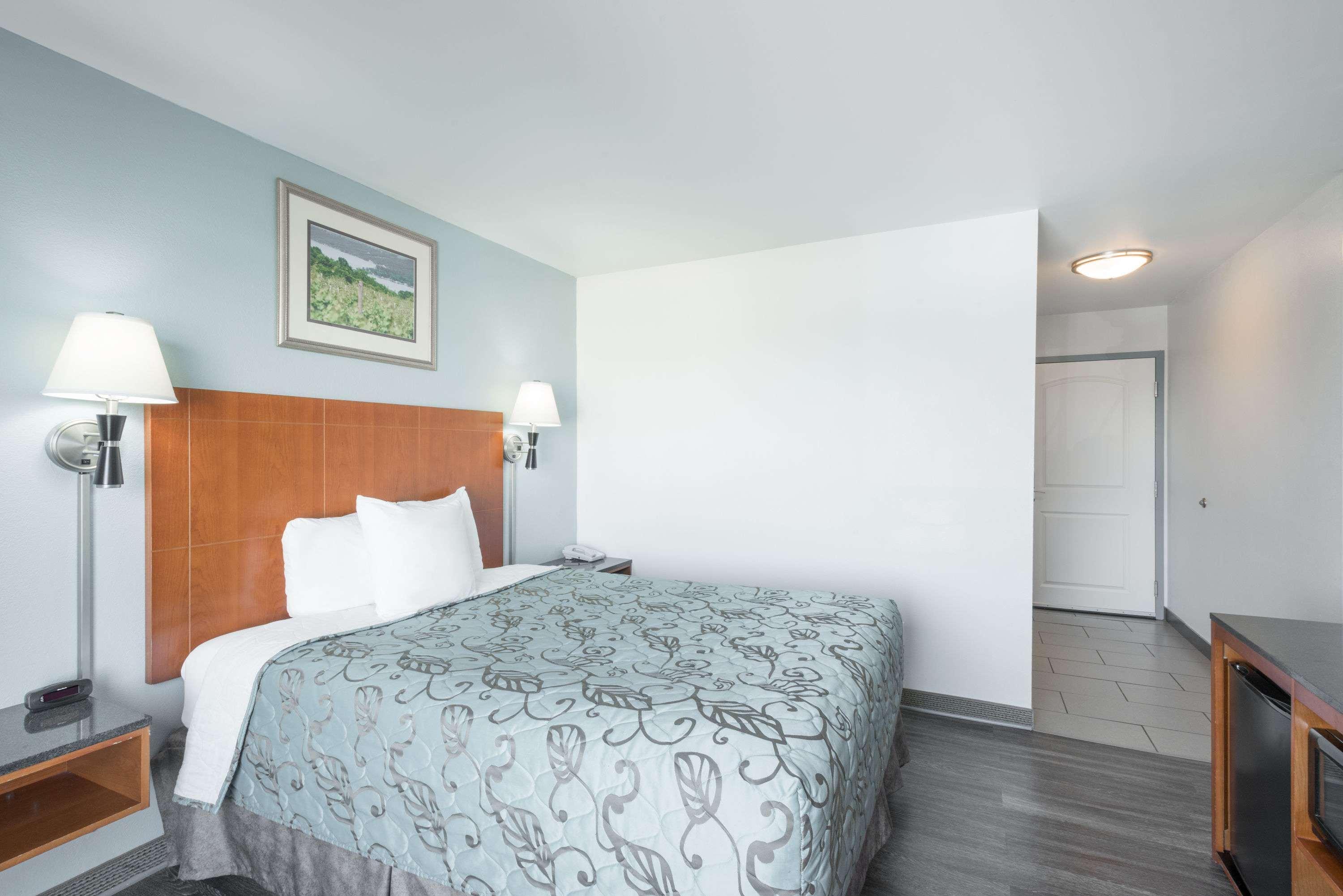 Days Inn By Wyndham Watertown Fort Drum Evans Mills Esterno foto