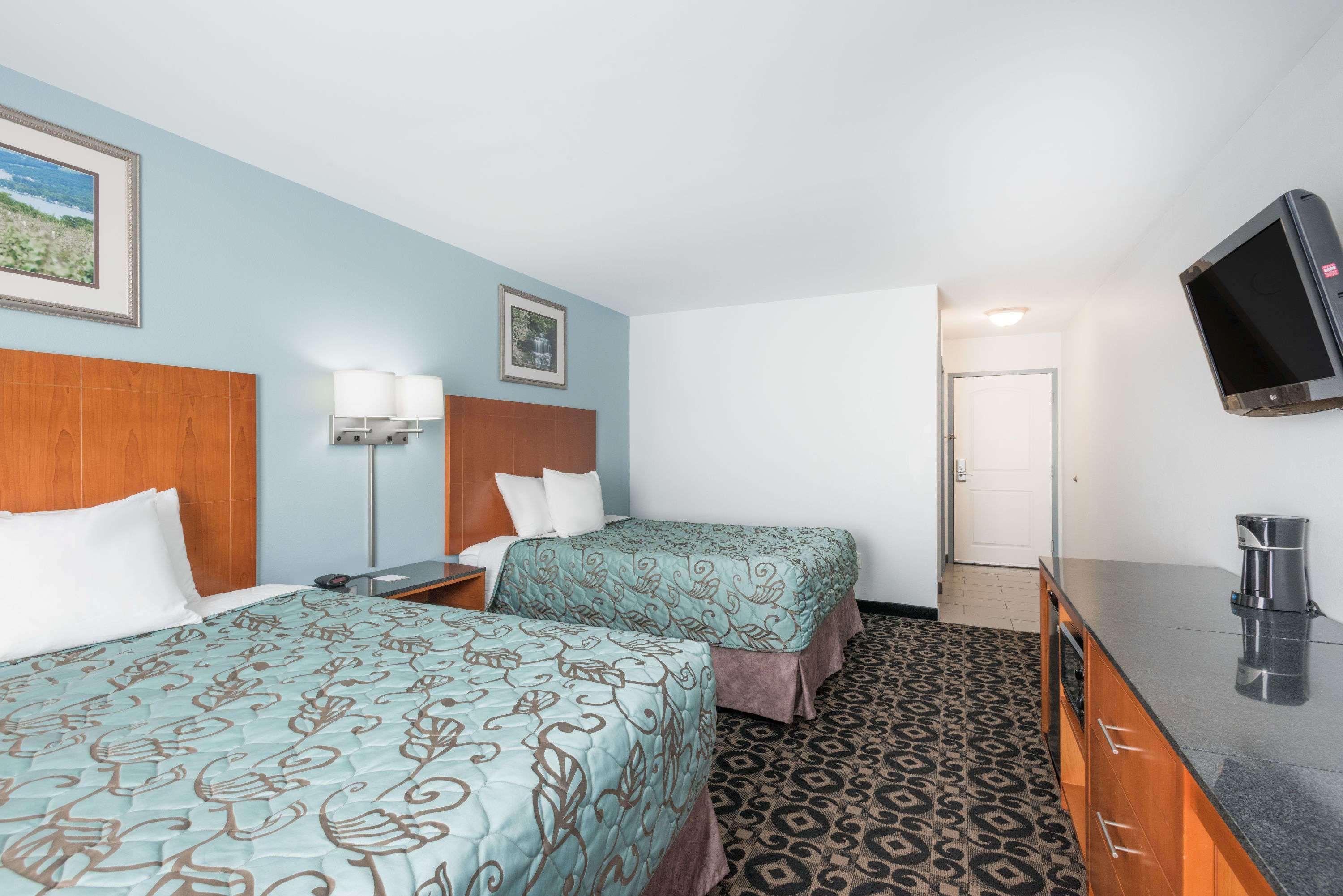 Days Inn By Wyndham Watertown Fort Drum Evans Mills Esterno foto