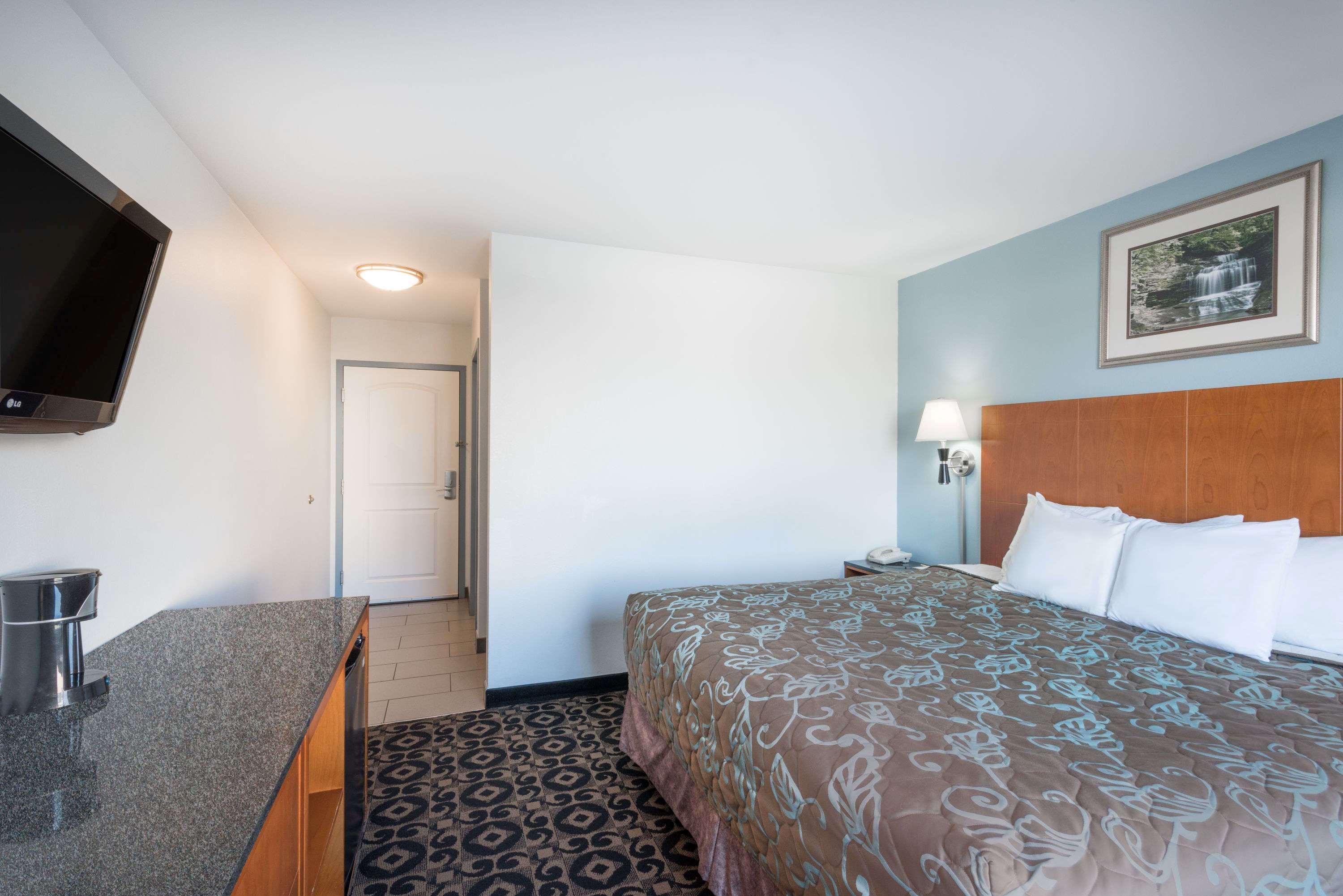 Days Inn By Wyndham Watertown Fort Drum Evans Mills Esterno foto