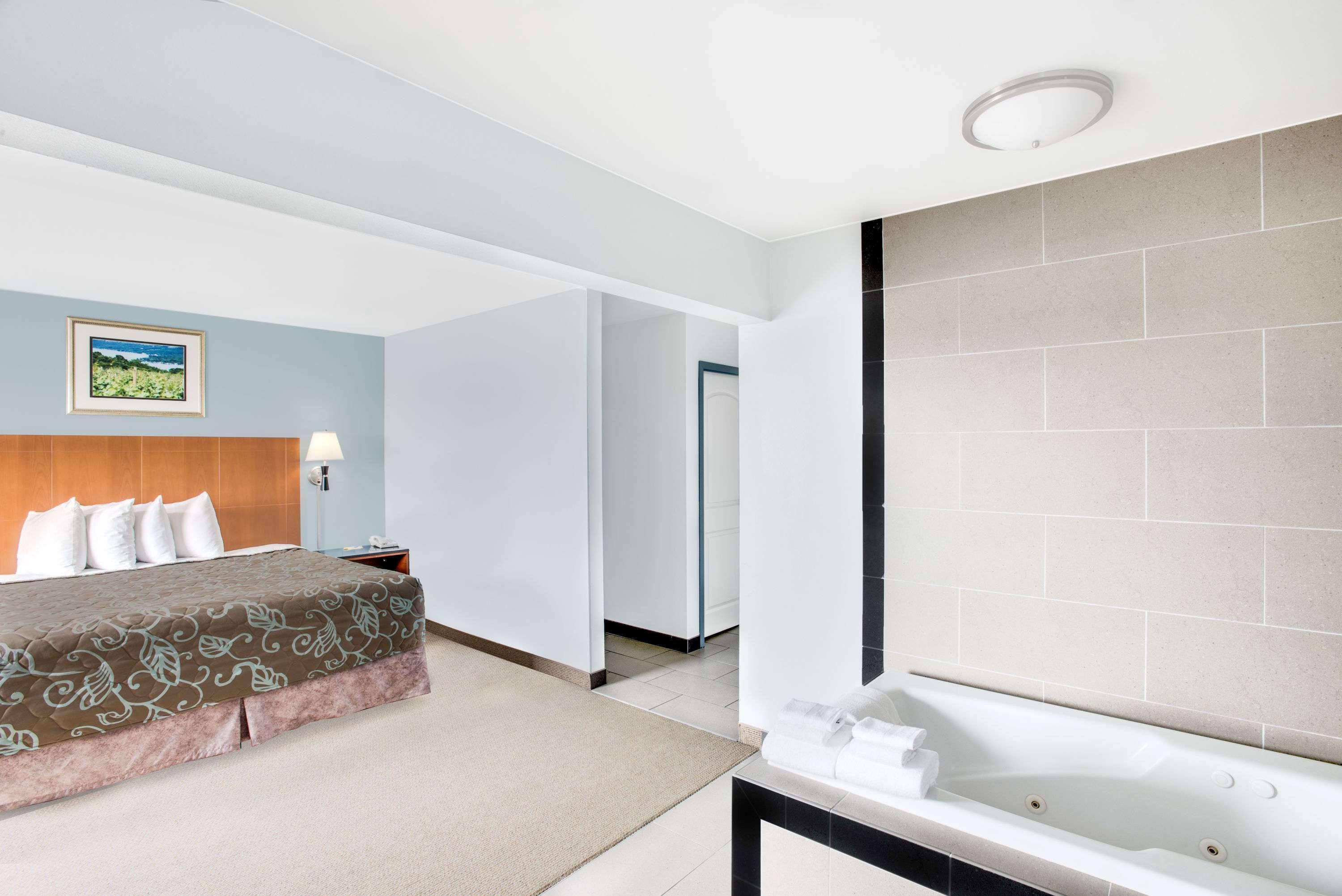 Days Inn By Wyndham Watertown Fort Drum Evans Mills Esterno foto